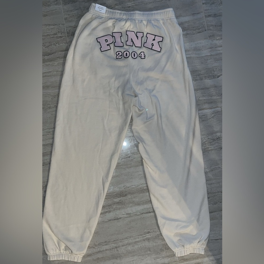 PINK VS Limited Edition “Pink Friday” Sweatpants in Iconic 2004 Design 🤍